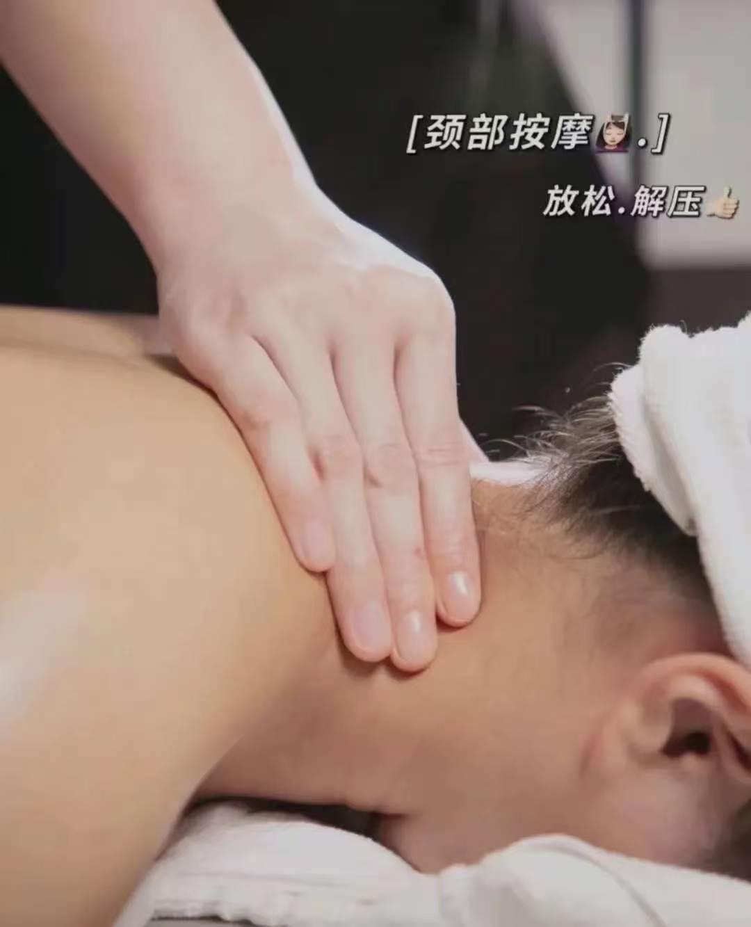 很多人对肩颈理疗不太重视，其实女人衰老 ...